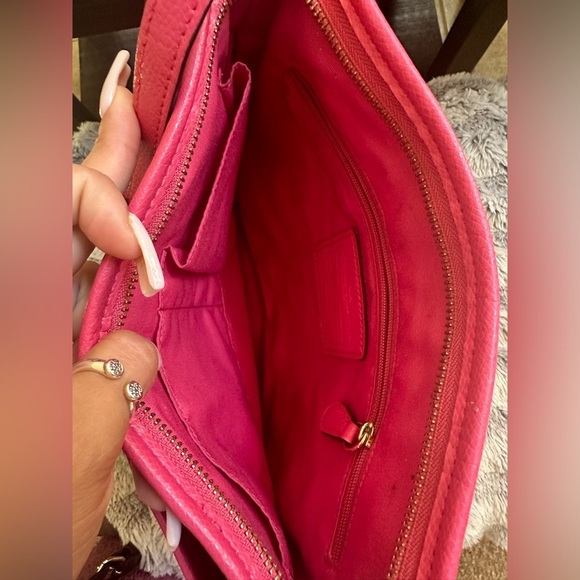 Authentic Coach Medium /Large Crossbody with Pink Trim - Picture 4 of 9